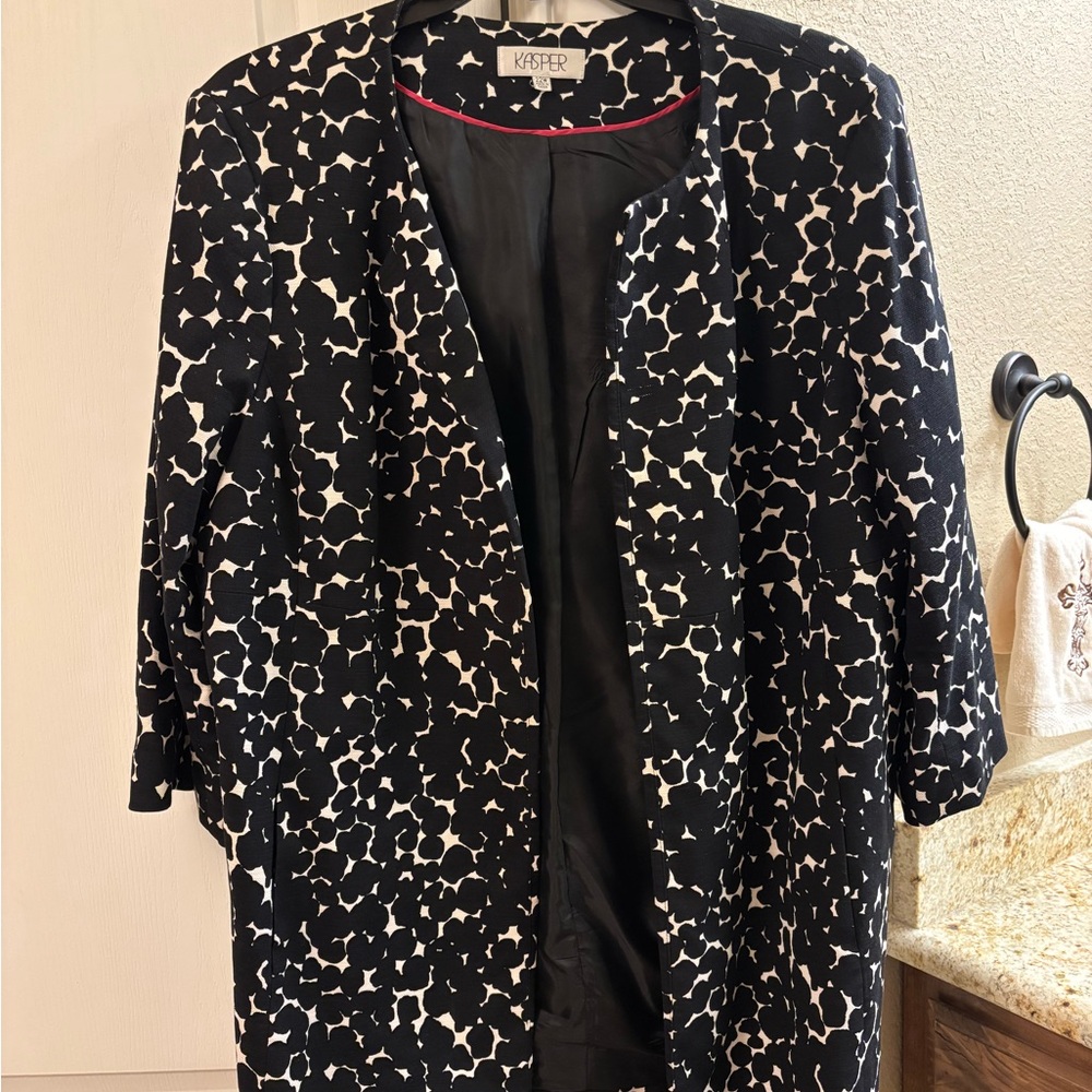 Black and white business casual blazer from the brand Kasper. Barely worn.